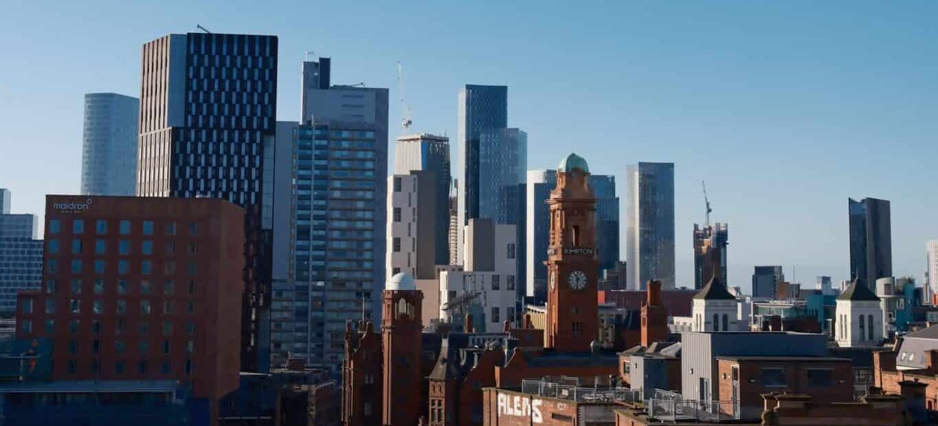 Corporate and Commercial Lawyers Manchester 1 MAR Legal dispute resolution solicitors Manchester city skyline