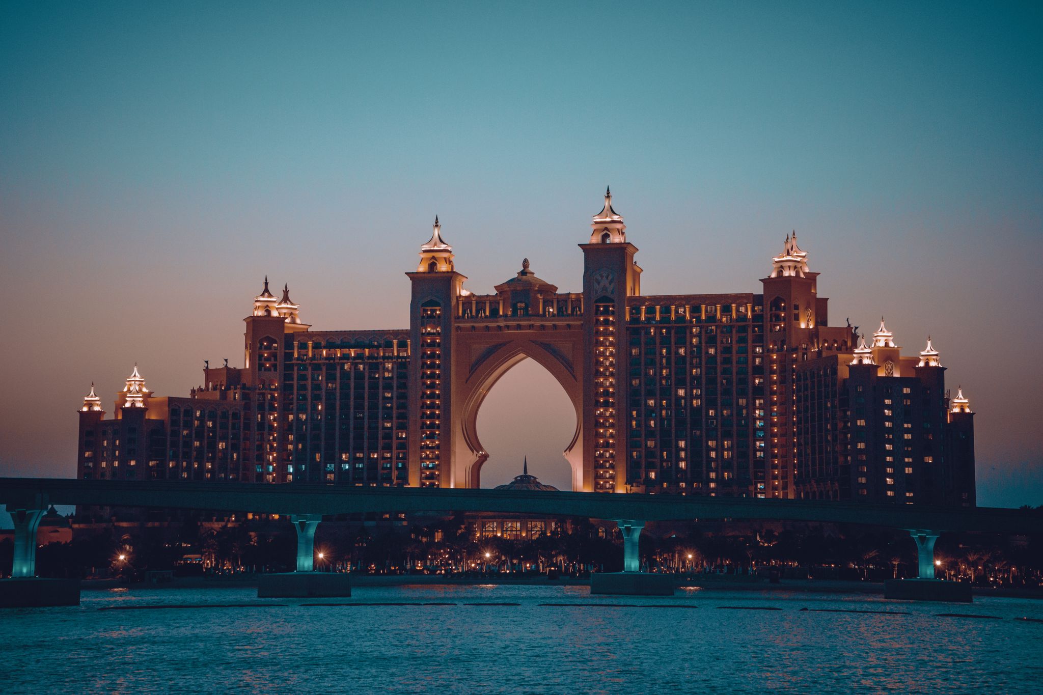 Expat employee reviewing a DIFC Employment Contract and seeking advice on a DIFC probation period under DIFC Employment Law